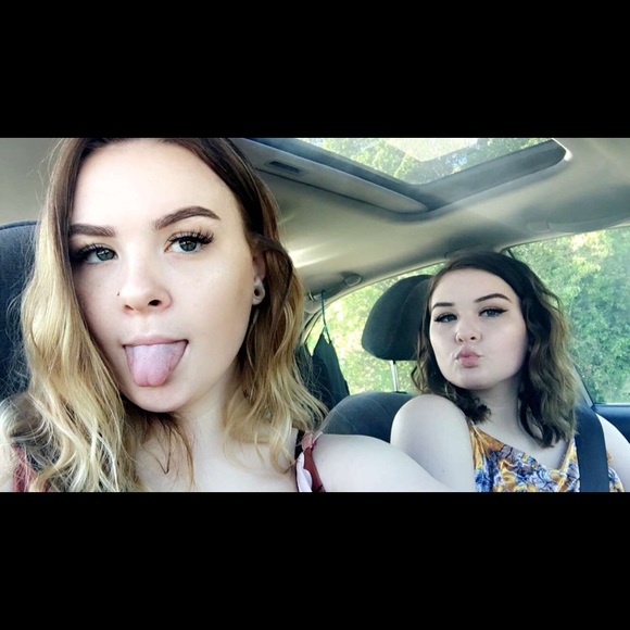 Meet your Posher, Brooke - Picture 1 of 1